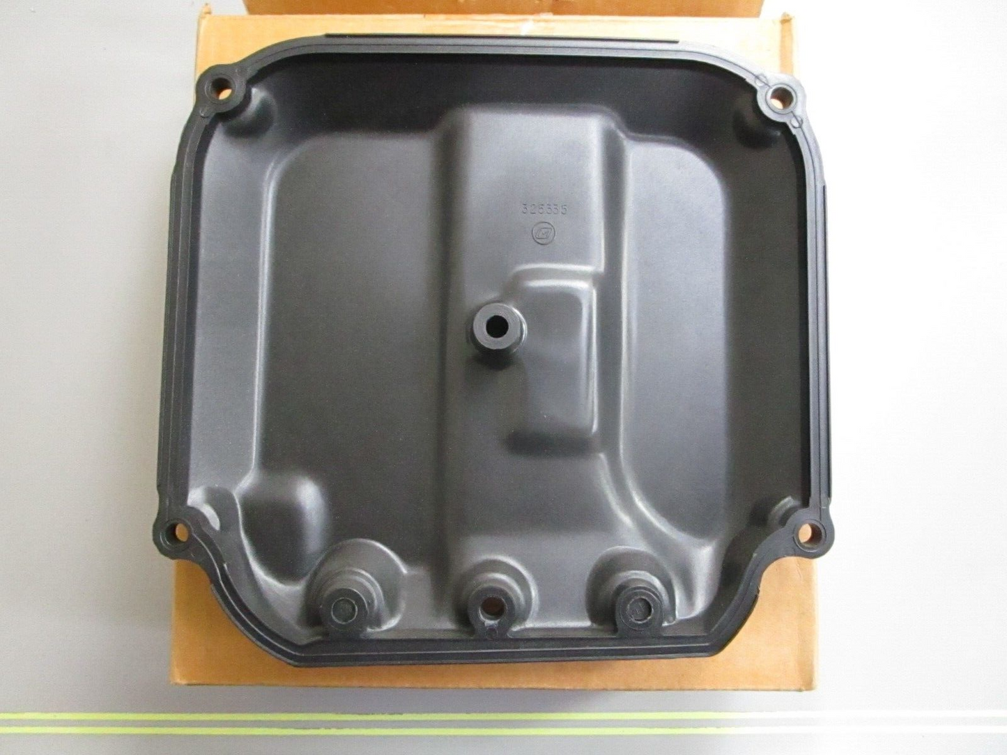 *NEW OEM* 0820 OMC Johnson Evinrude Air Silencer Cover 395441 0395441