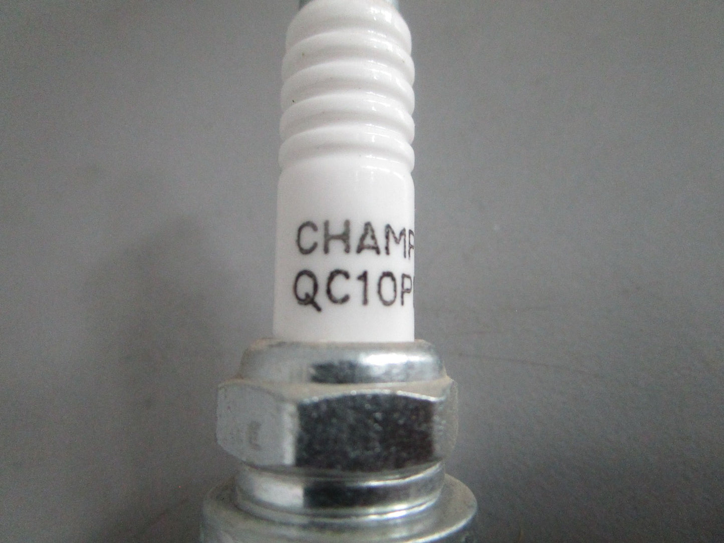 NEW OEM (LOT OF 3) QC10PEPB Champion Spark Plug 0820