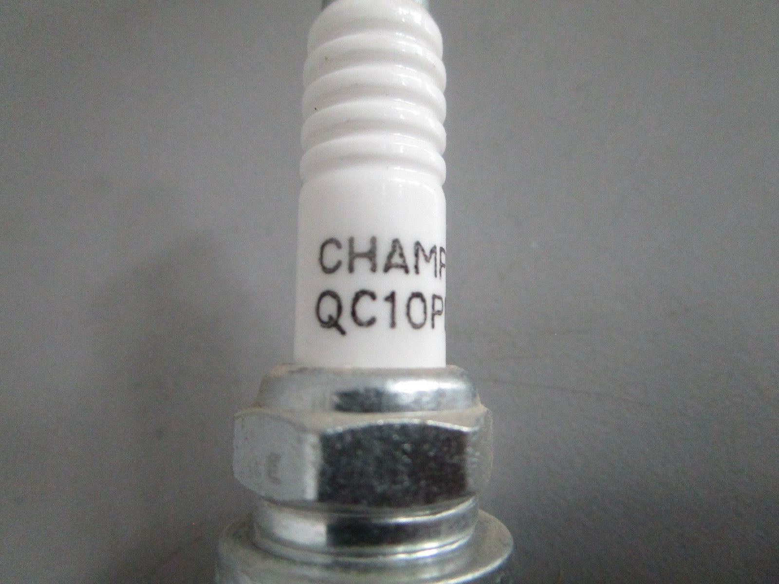 NEW OEM (LOT OF 3) QC10PEPB Champion Spark Plug 0820