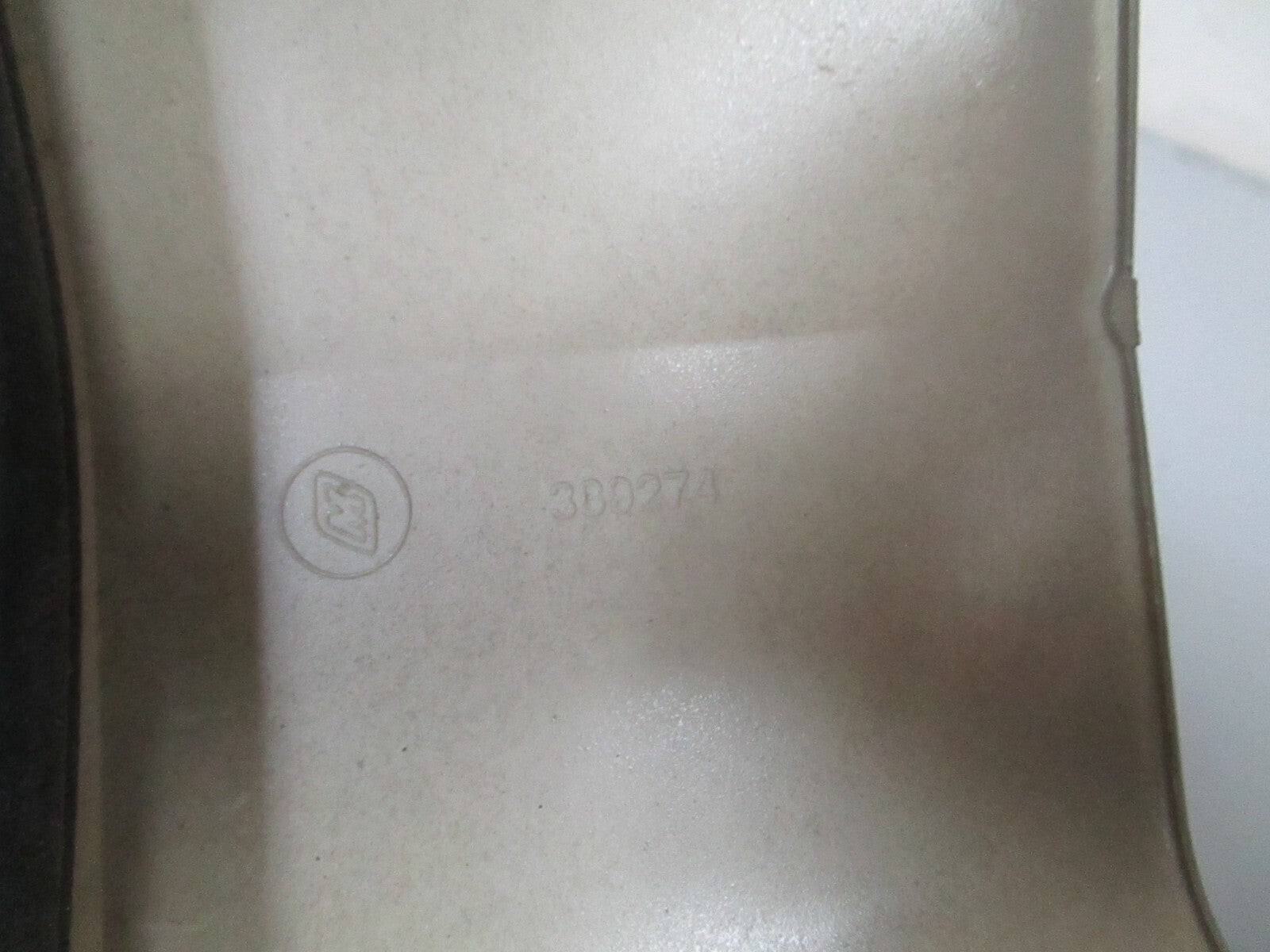 *NEW OEM* 0810 OMC Johnson Evinrude Exhaust Housing Cover 389274 0389274