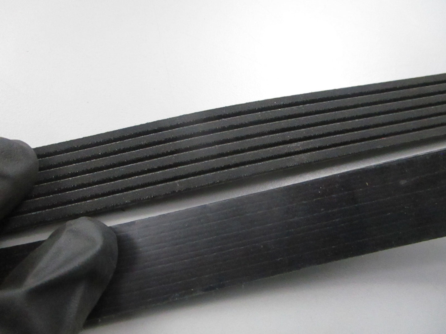 NEW K060420 Gates Micro-V Serpentine Belt 0810