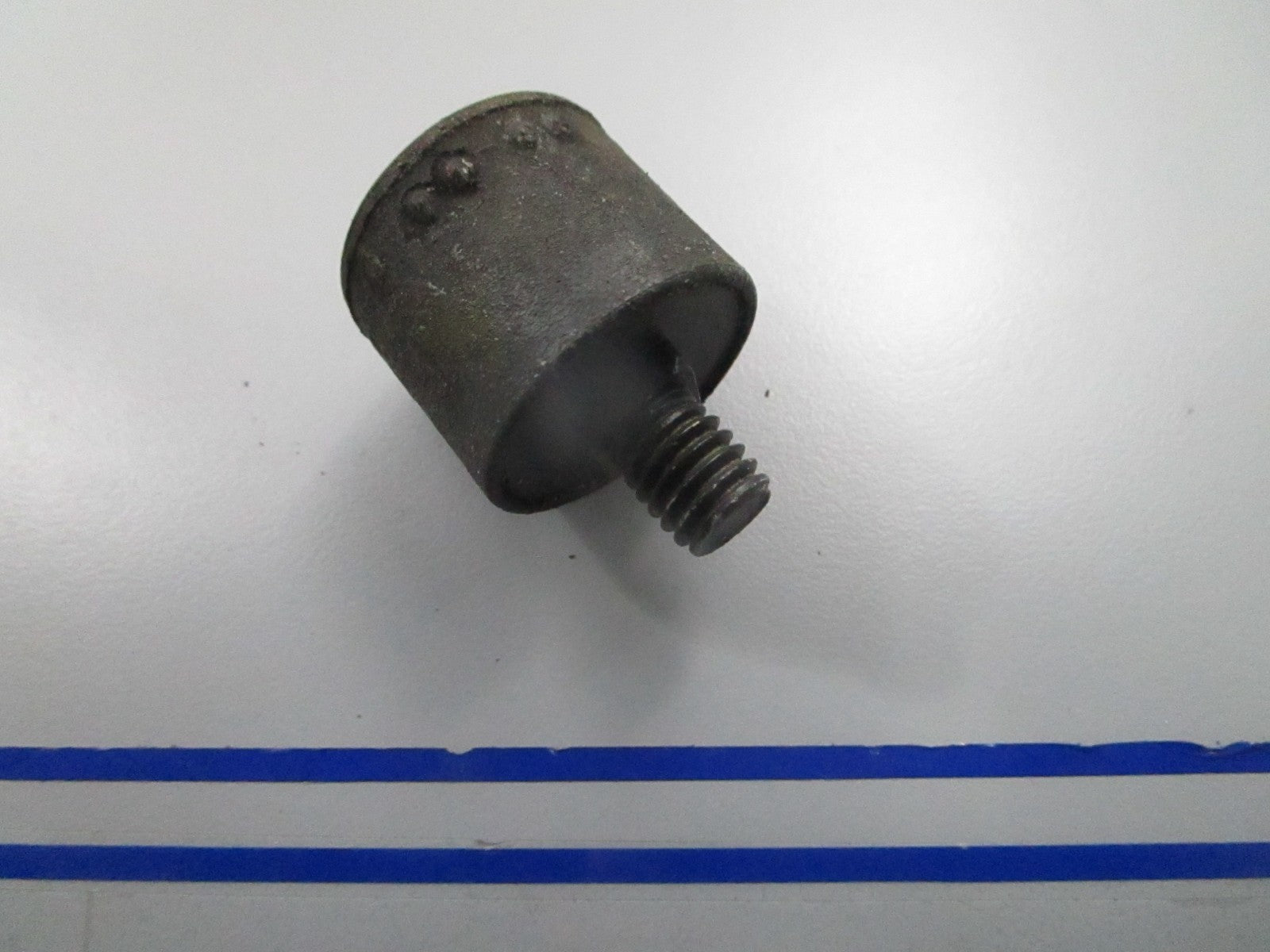 *NEW OEM* 0810 OMC Johnson Evinrude Rubber Mount 321470 0321740