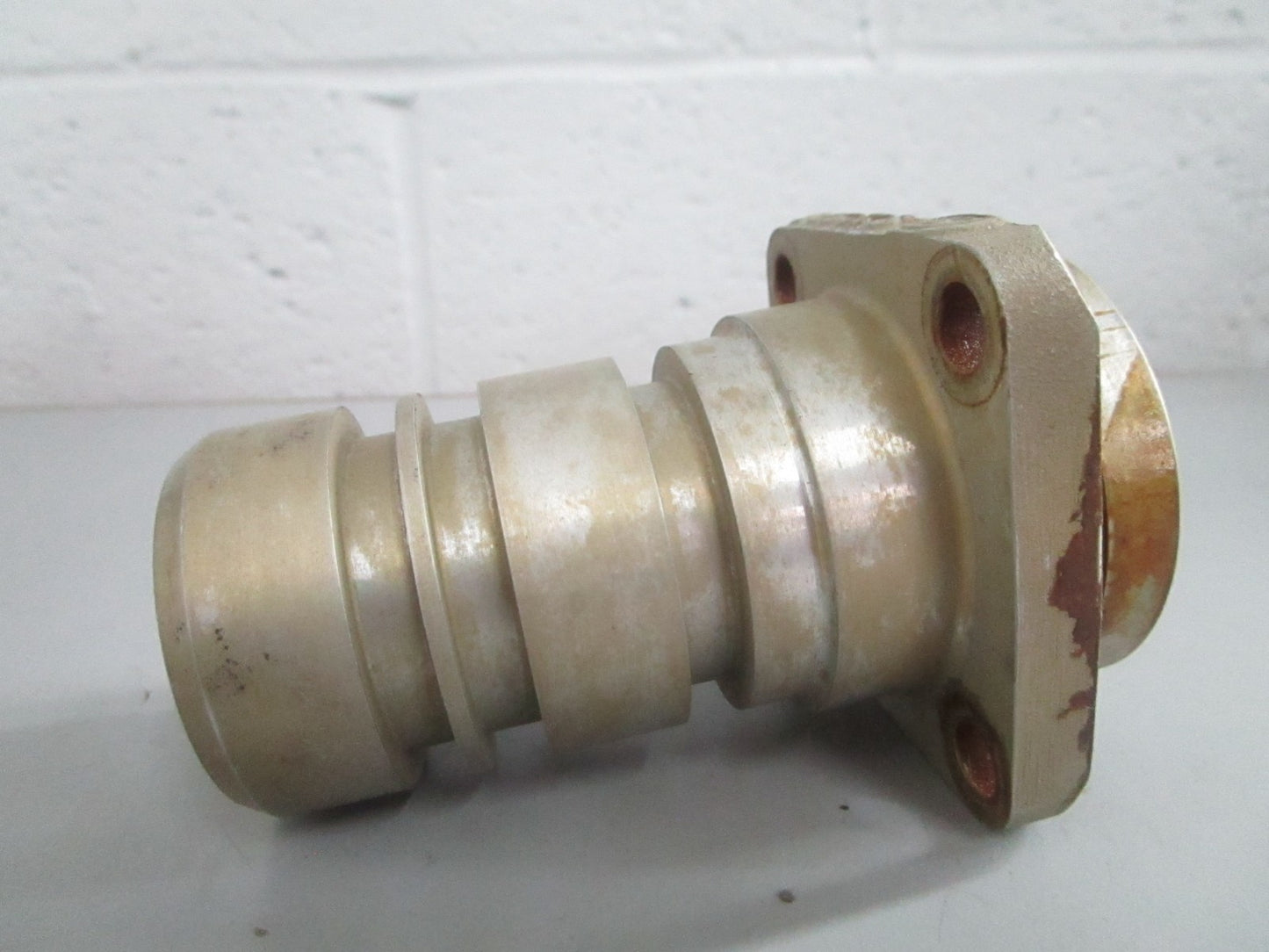 NEW OEM 984977 0984977 OMC Johnson Evinrude Bearing Housing 0820