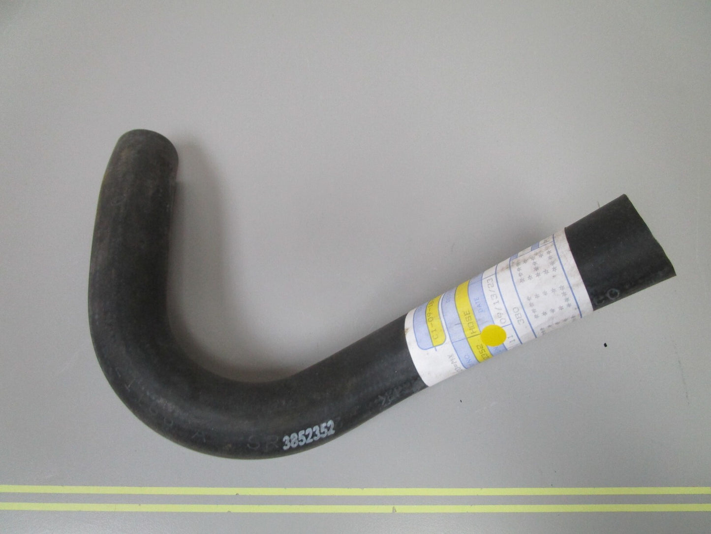 *NEW OEM* 0720 OMC Johnson Evinrude Volvo Hose 3852352