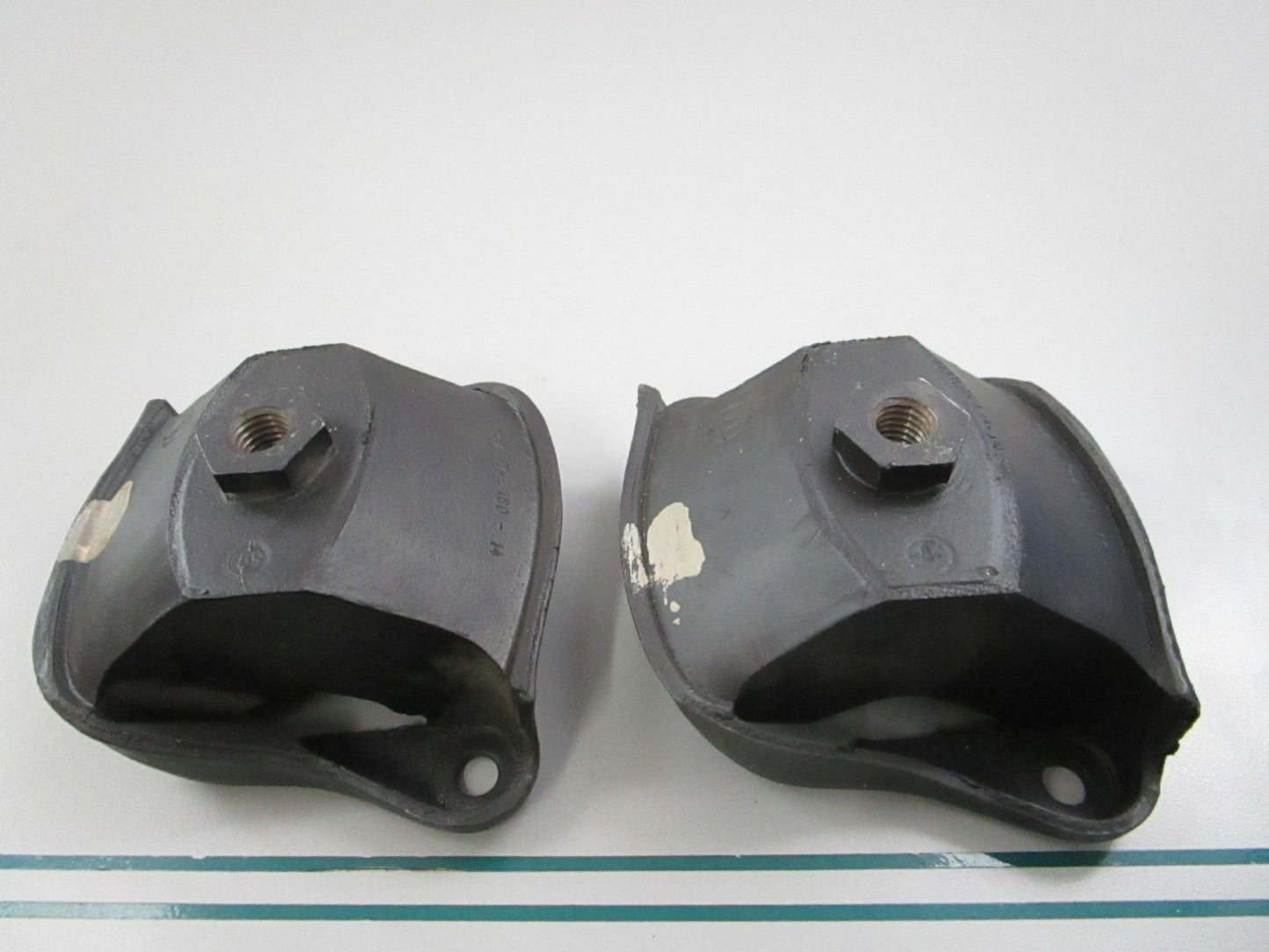 NEW OEM 1082200017 Mercedes-Benz Engine Mount Kit 0810