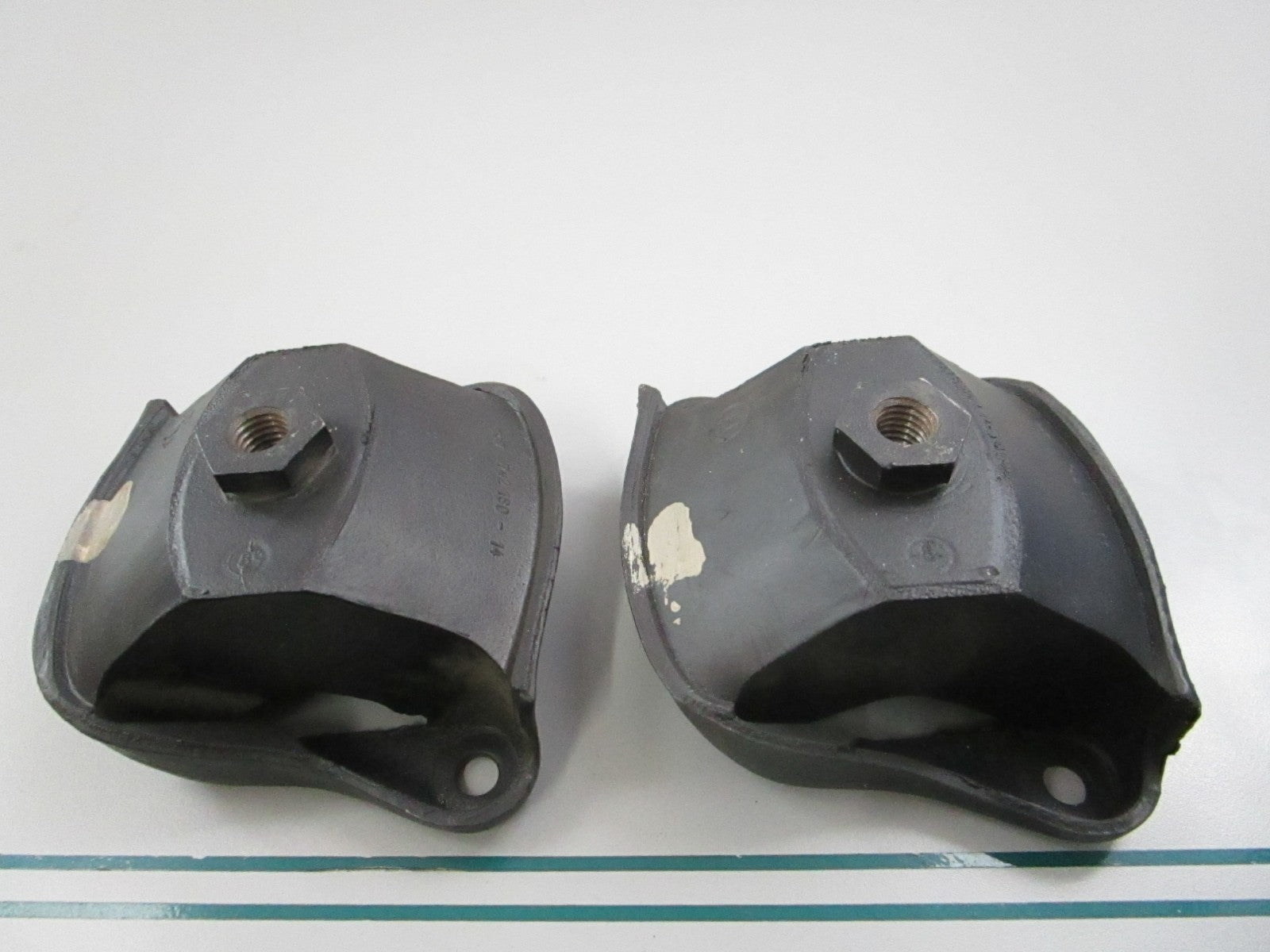 NEW OEM 1082200017 Mercedes-Benz Engine Mount Kit 0810