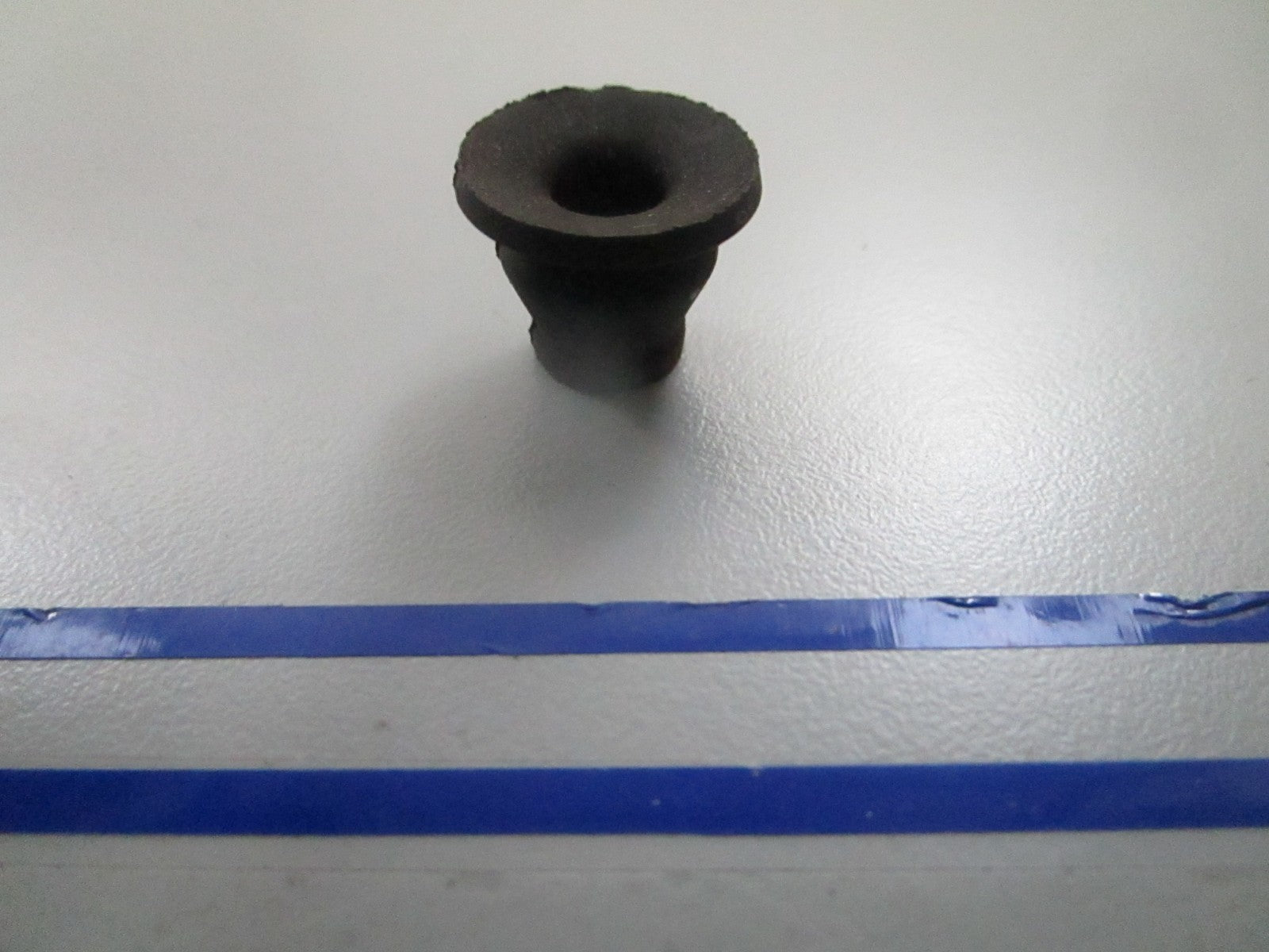 *NEW OEM* 0810 OMC Johnson Evinrude Grommet 311439 0311439