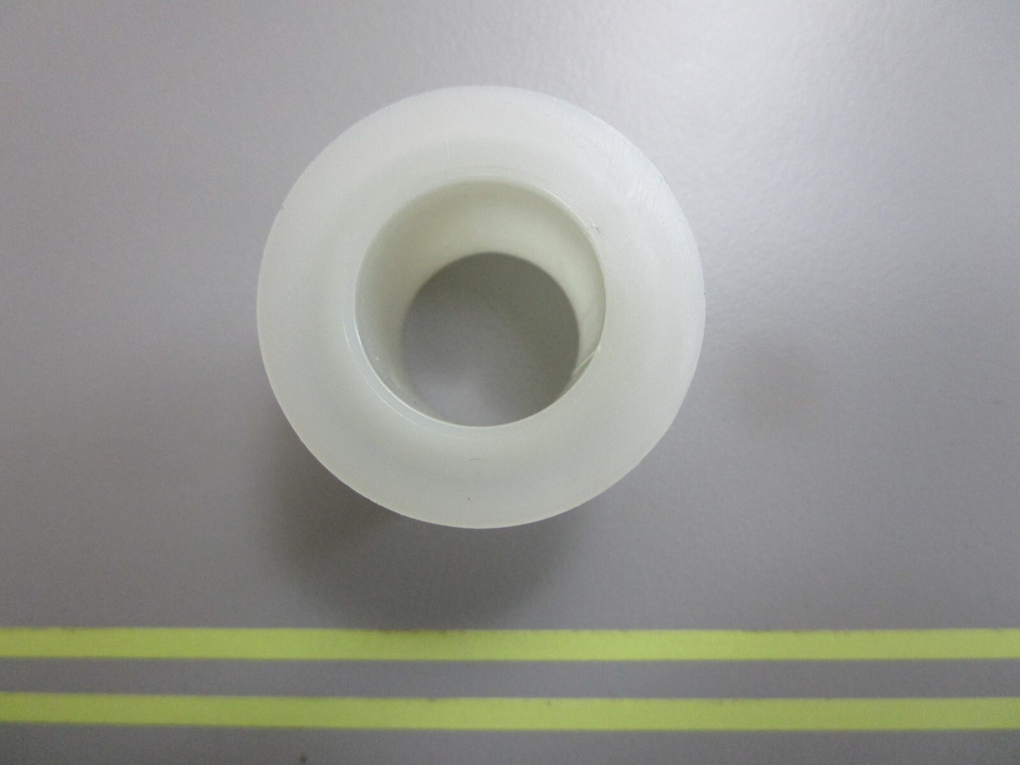 *NEW OEM* 0810 Volvo Penta Bushing 853223