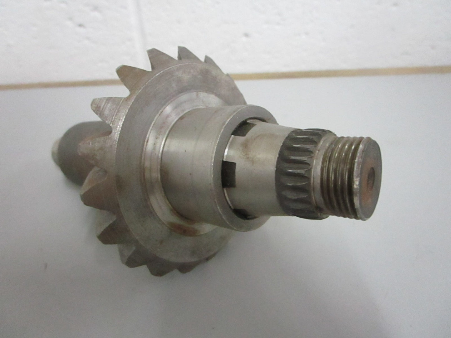 *NEW OEM* 0820 OMC Johnson Evinrude Shaft & Pinion Assy 980284 0980284