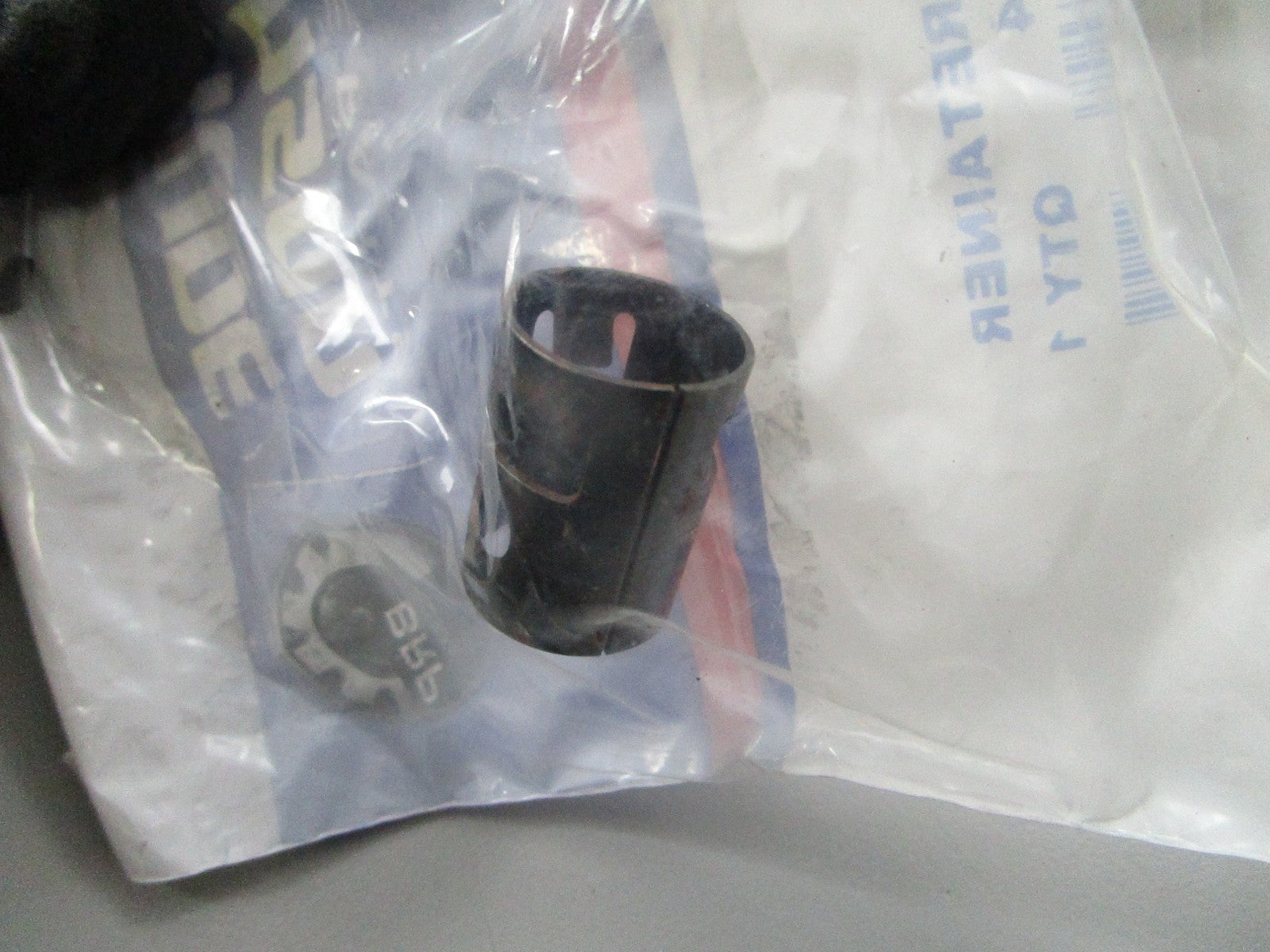 *NEW OEM* 0810 OMC Johnson Evinrude Retainer 338504 0338504