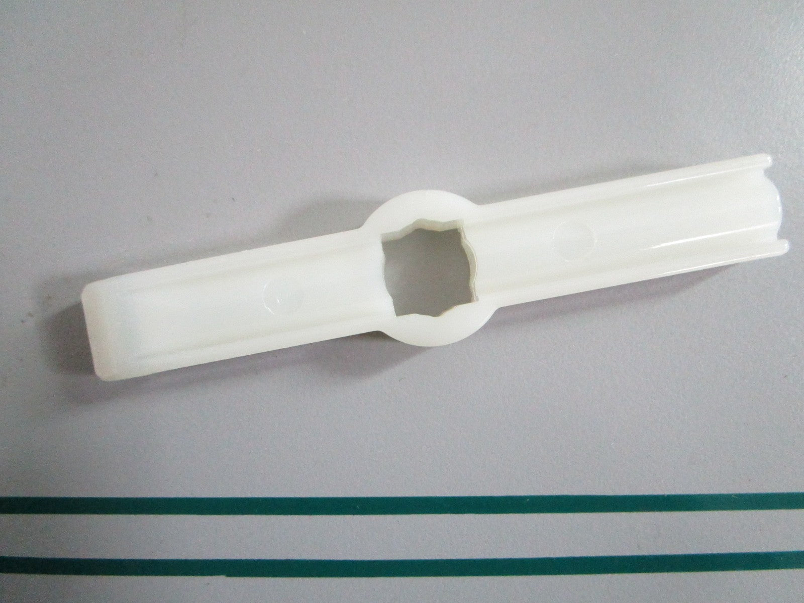 NEW OEM 308034 0308034 OMC Johnson Evinrude Casing Guide 0820