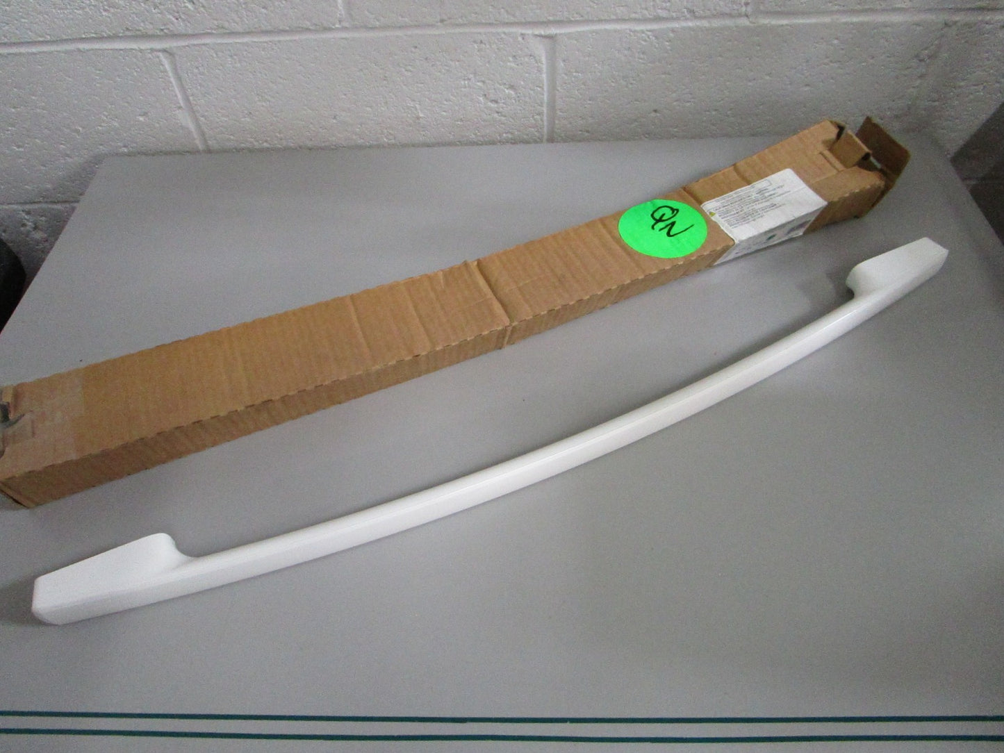 Whirlpool NEW OEM Range Oven Door Vent Trim W10817433 White NOS Part 0820