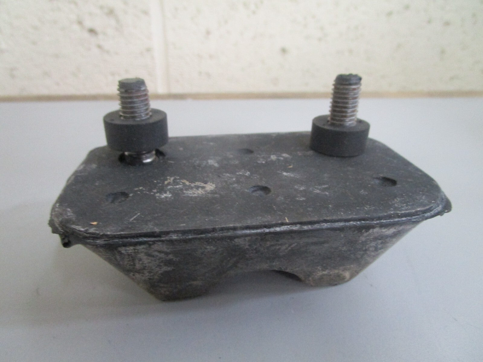 *NEW OEM* 0810 Volvo Penta Rubber Cushion 875379