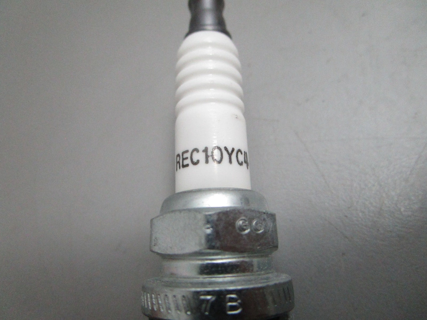 *NEW* (LOT OF 8) 0820 Champion Spark Plug REC10YC4