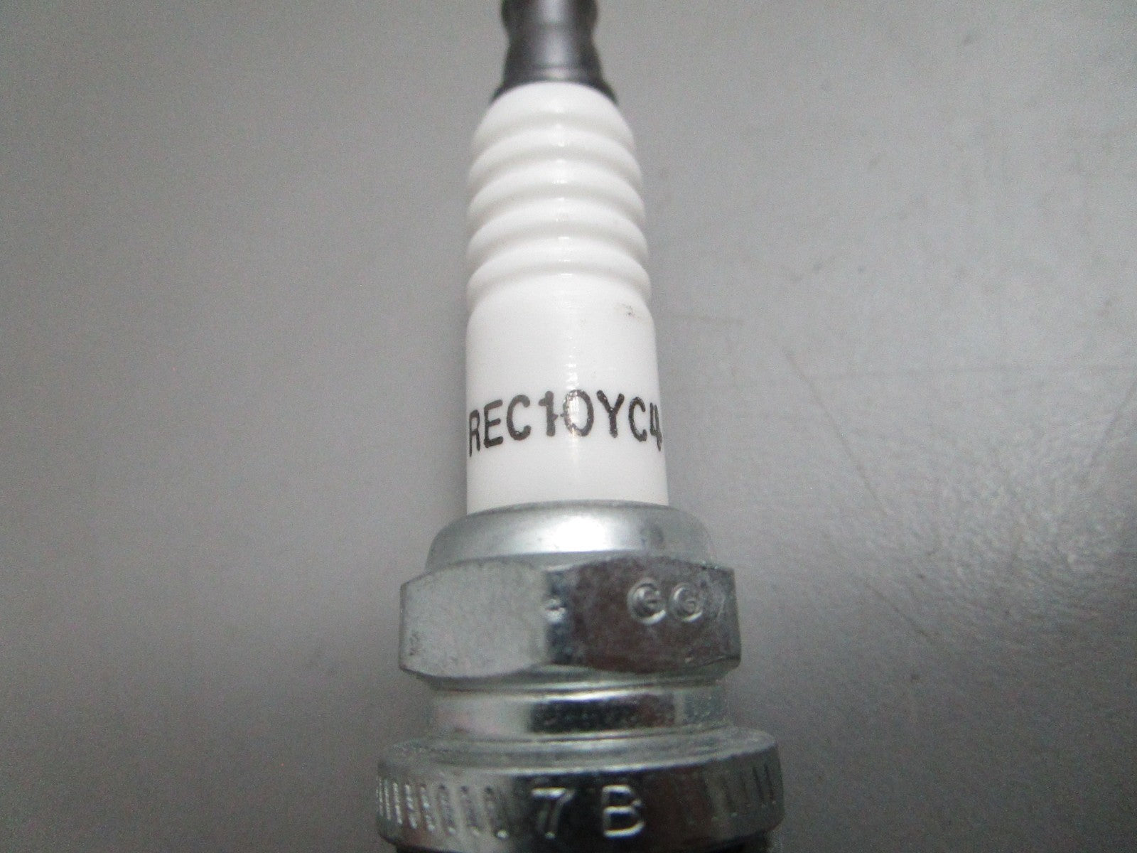 *NEW* (LOT OF 8) 0820 Champion Spark Plug REC10YC4