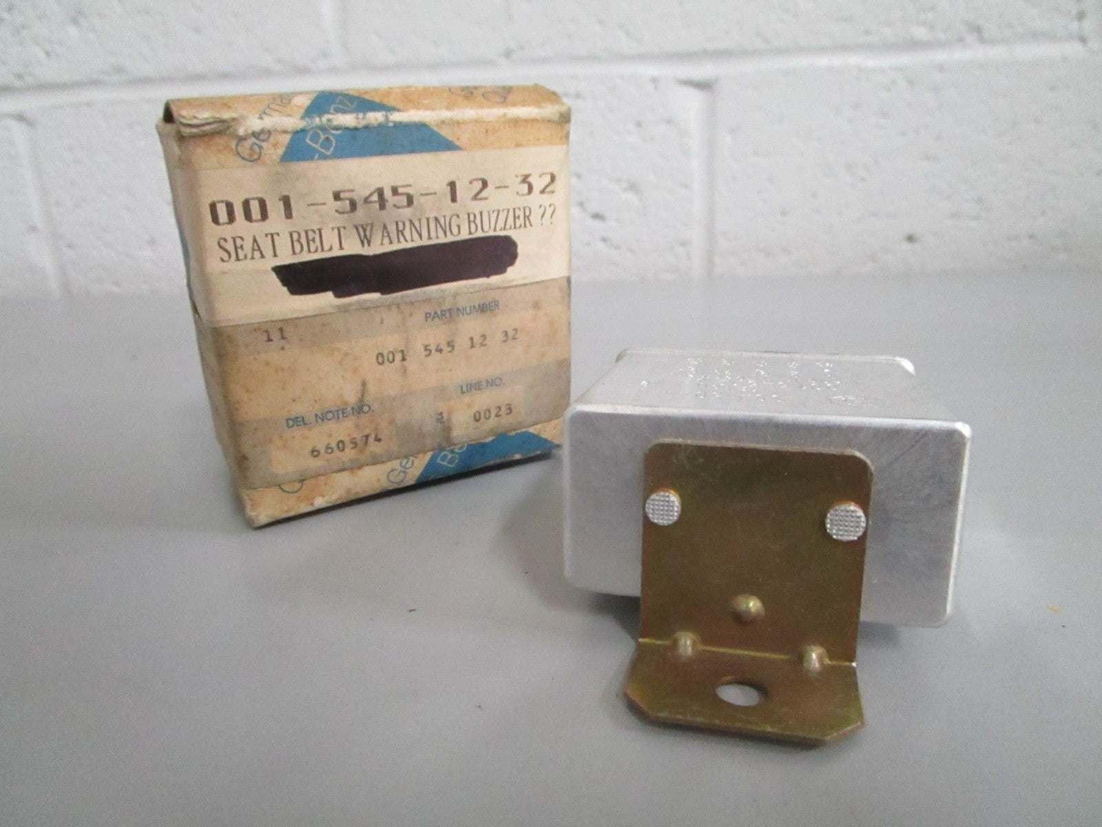 NEW OEM 0015451232 Mercedes-Benz Seat Belt Warning Relay 0820