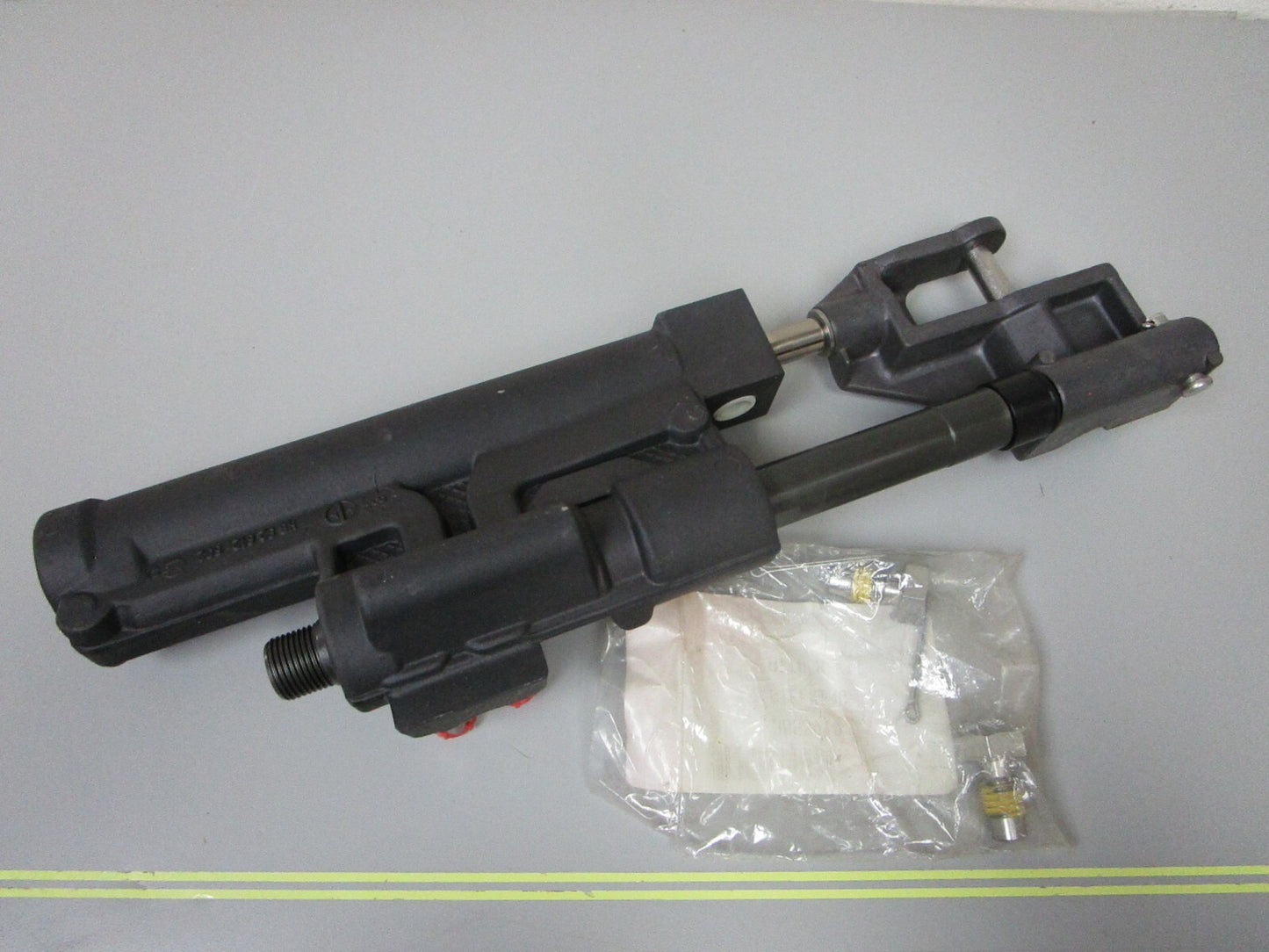 *NEW OEM* 0720 Volvo Penta Power Steering Actuator 3858128 21910902