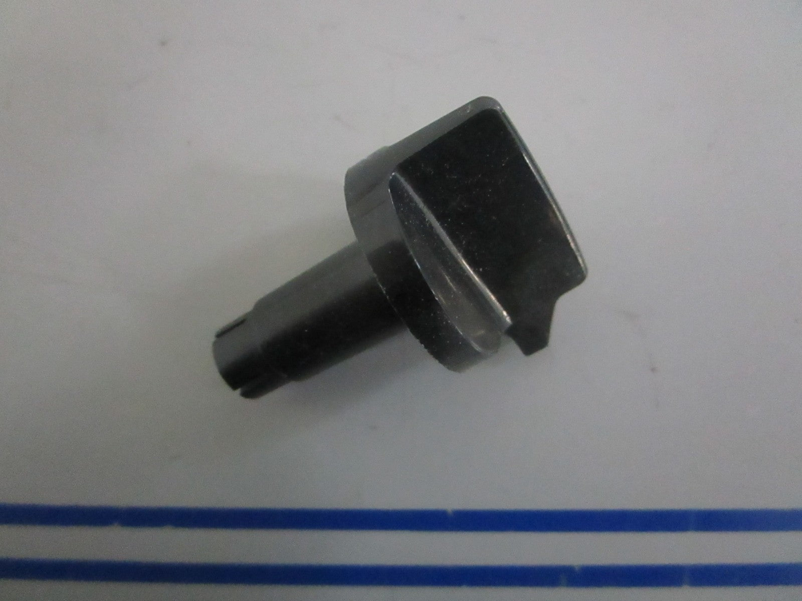 NEW OEM 323324 0323324 OMC Johnson Evinrude Knob 0820