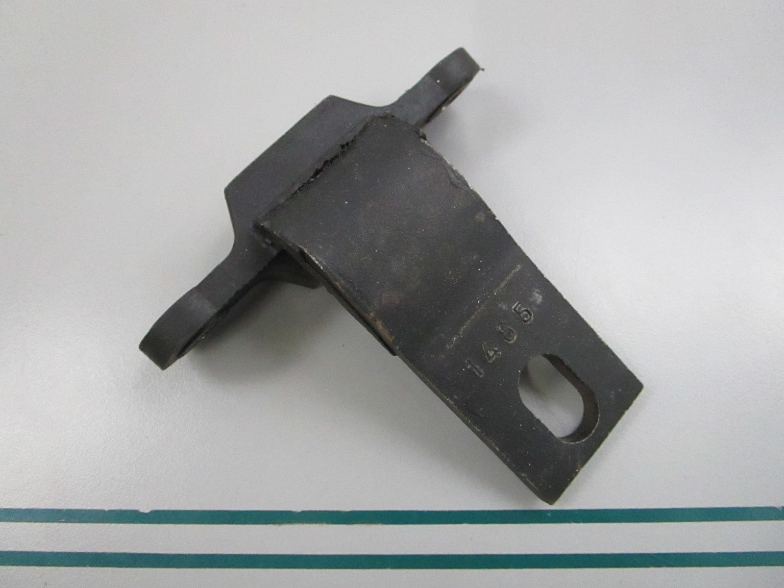 NEW OEM 1152411465 Mercedes-Benz Rubber Mount 0810