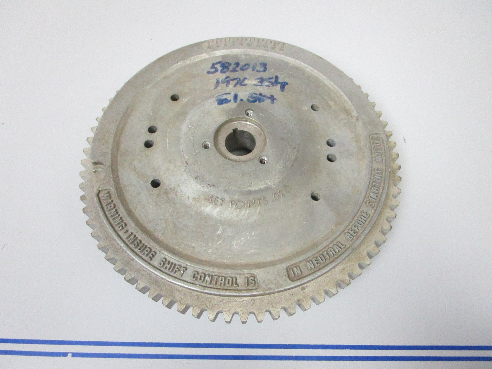 *NEW OEM* 0720 OMC Johnson Evinrude 1976 35hp Flywheel 582013 581353