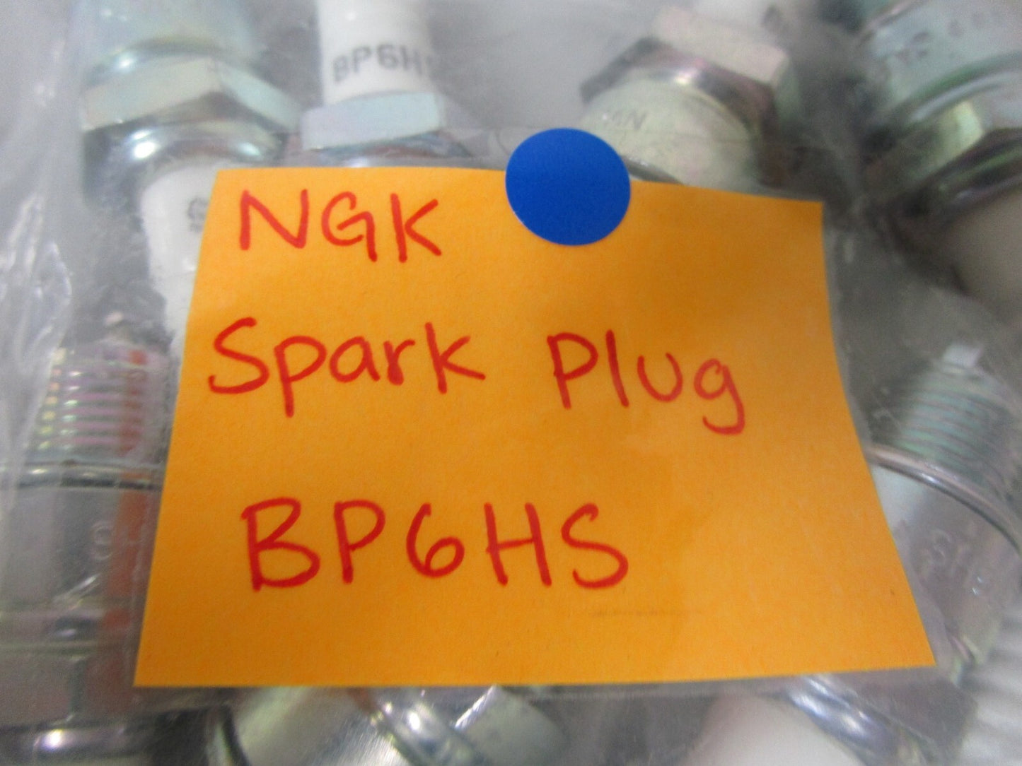 *NEW* (LOT OF 8) 0810 NGK Spark Plug BP6HS