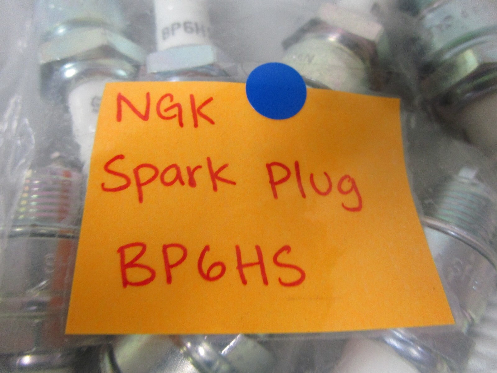 *NEW* (LOT OF 8) 0810 NGK Spark Plug BP6HS