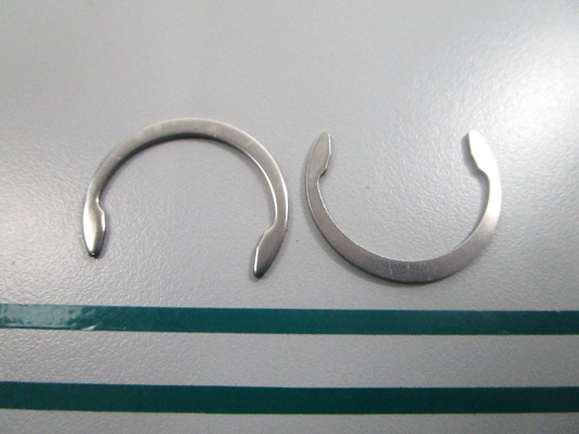 NEW OEM (LOT OF 2) 336110 0336110 OMC Johnson Evinrude Retaining Clip 0810