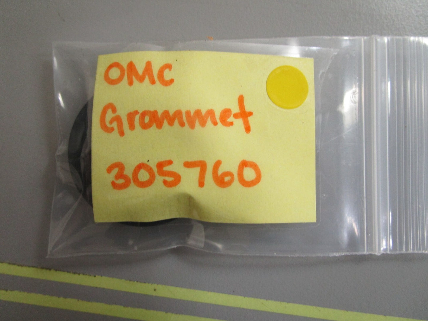 *NEW OEM* 0810 OMC Johnson Evinrude Grommet 305760 0305760