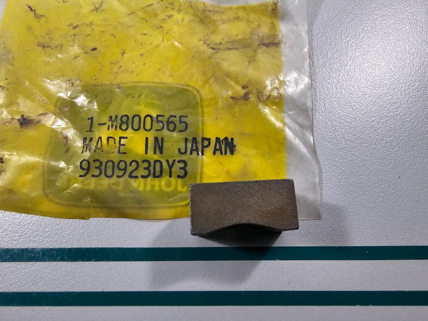 NEW OEM M800565 John Deere Collar 0810