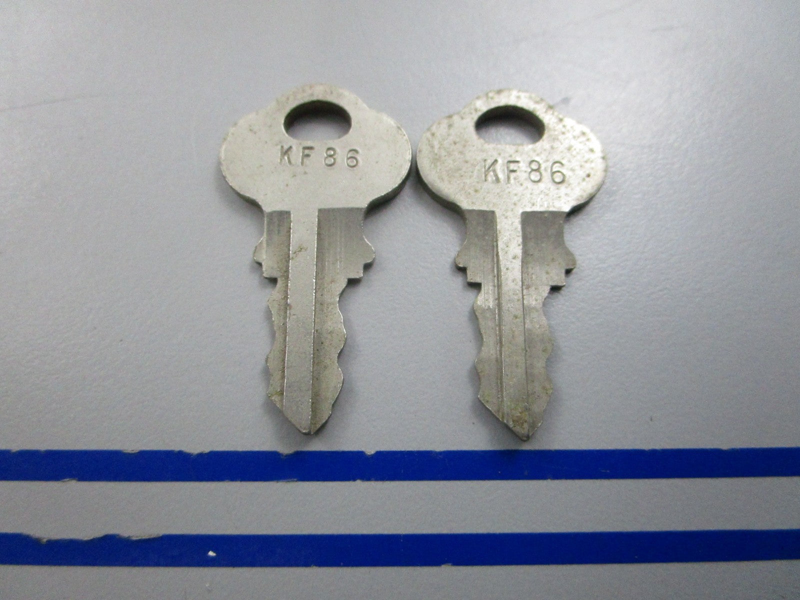 NEW OEM (LOT OF 2) 501601 0501601 OMC Johnson Evinrude  Ignition Key KF86 0810