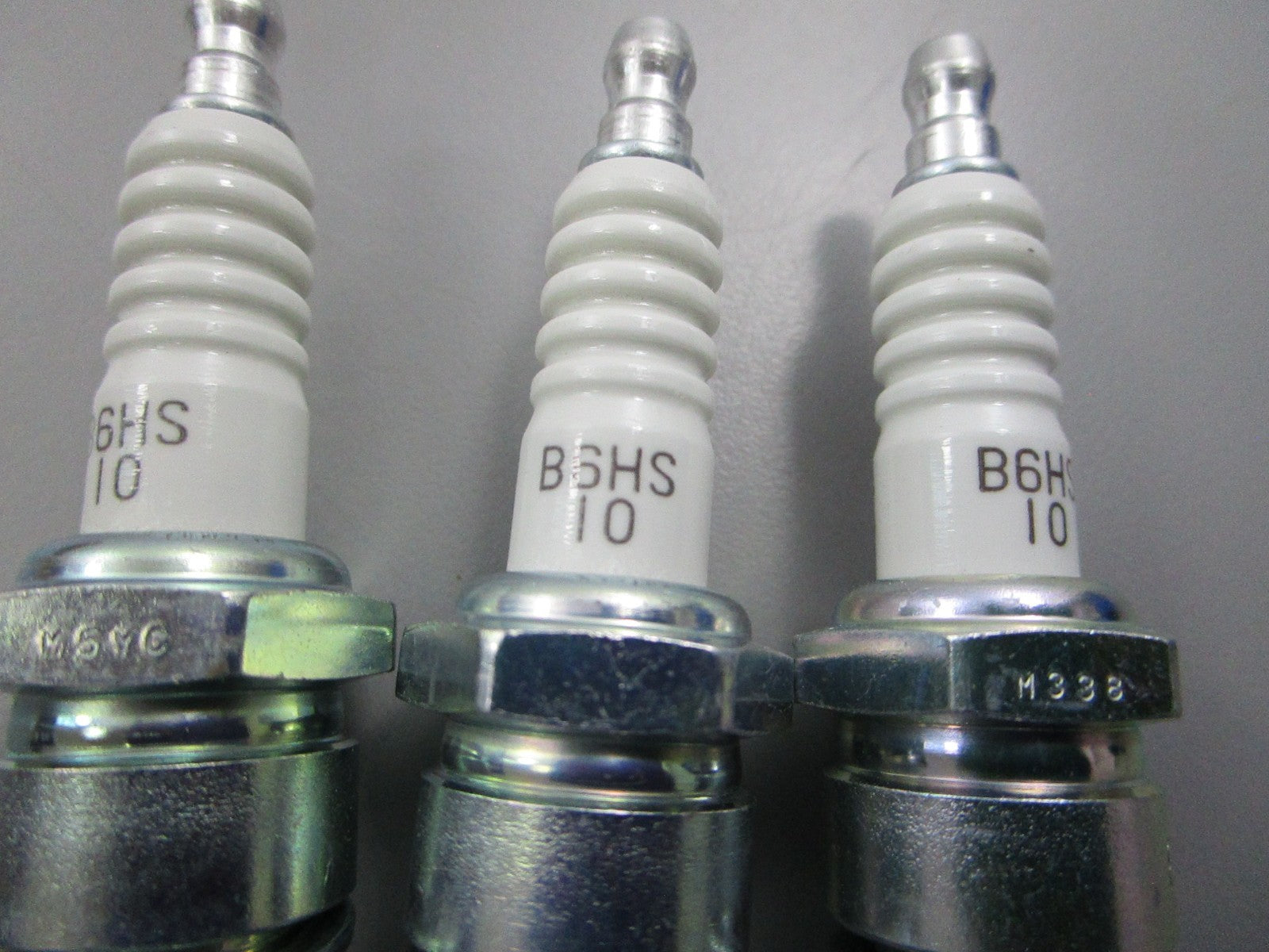 NEW (LOT OF 3) B6HS-10 NGK Spark Plug 0810