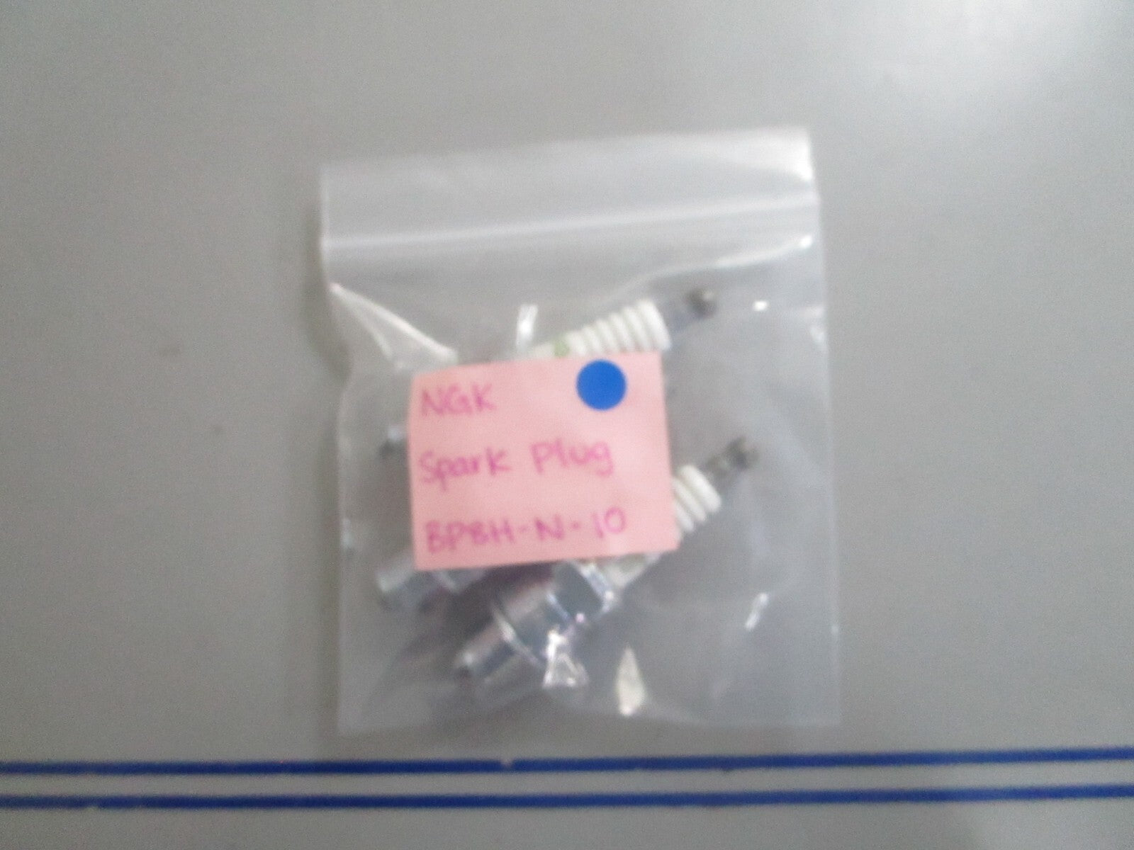 *NEW* (LOT OF 3) 0810 NGK Spark Plug BP8H-N-10