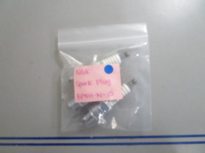 *NEW* (LOT OF 3) 0810 NGK Spark Plug BP8H-N-10