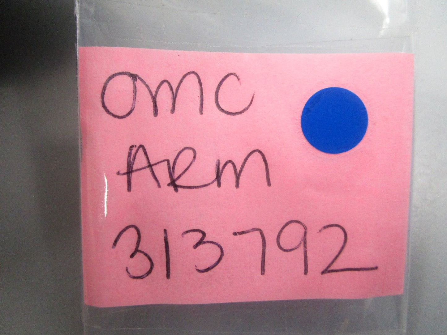 NEW OEM (LOT OF 2) 313792 0313792 OMC Johnson Evinrude Arm 0810