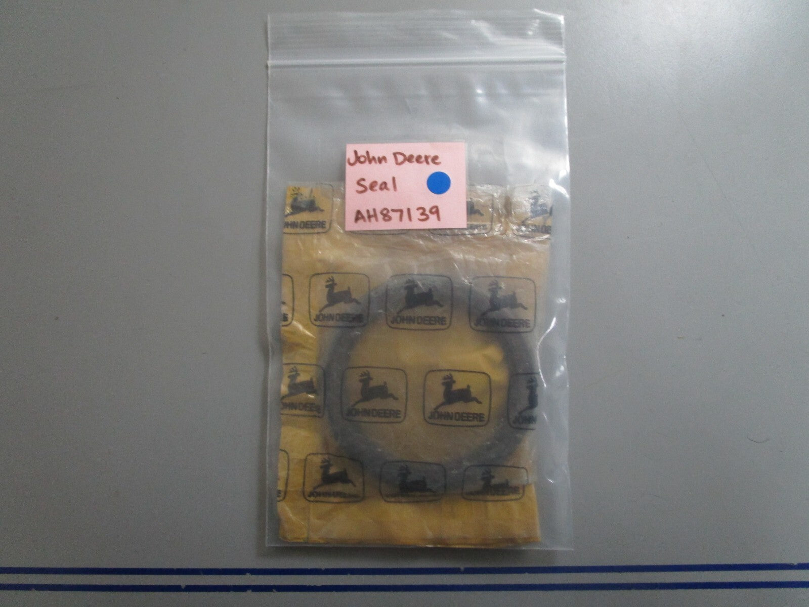 *NEW OEM* 0810 John Deere Seal AH87139