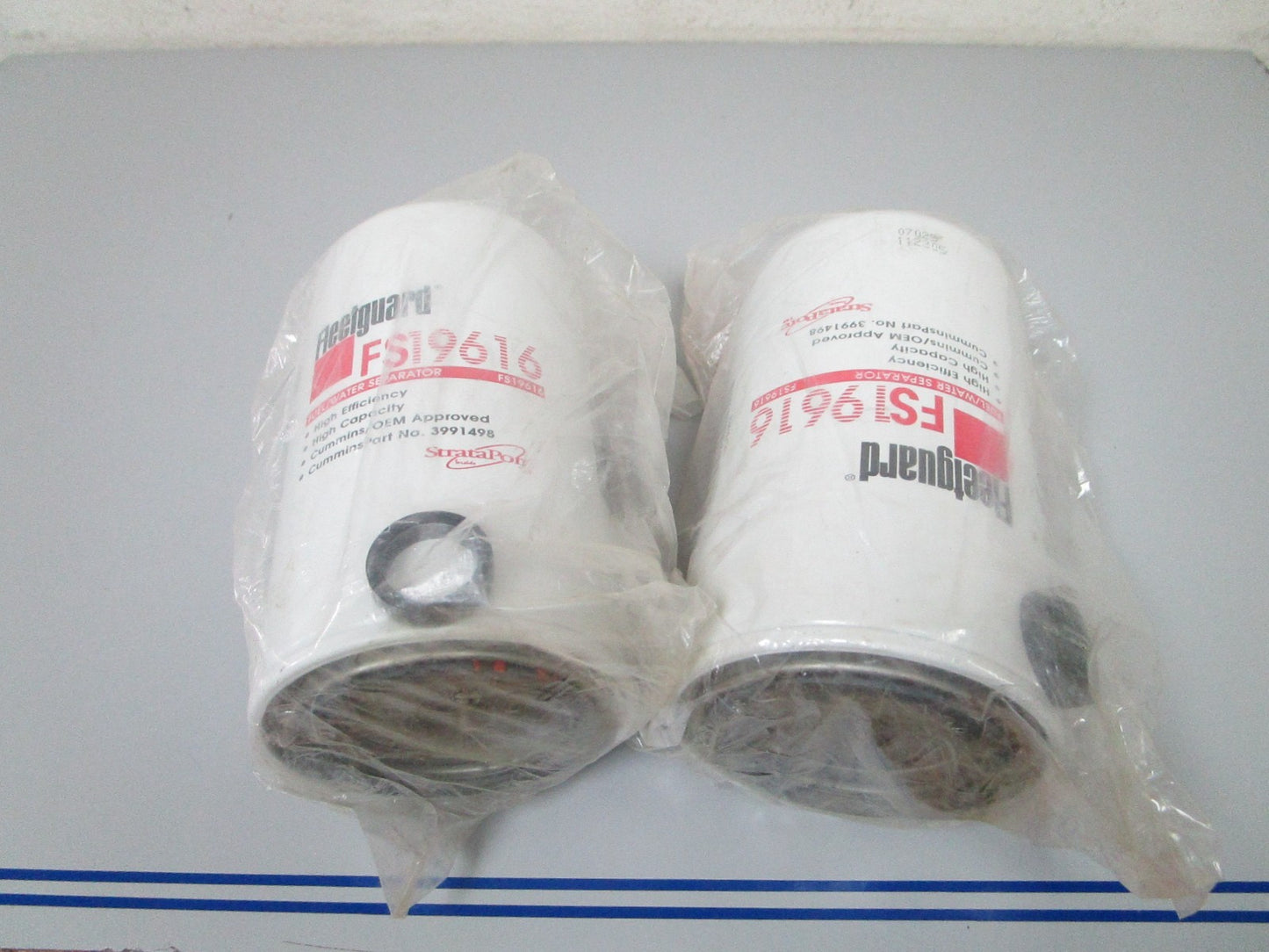 NEW OEM FS19616 Fleetguard Fuel Filter Water Separator (LOT OF 2) 0720