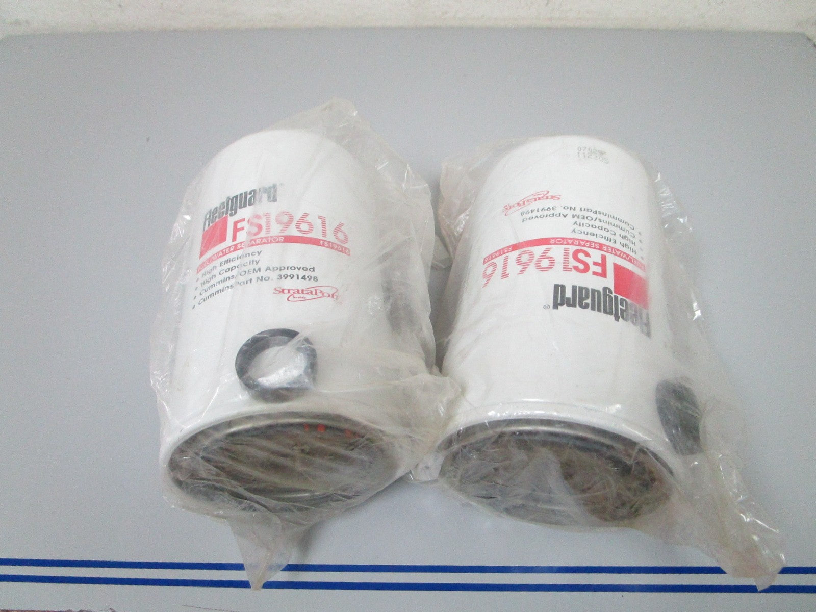 NEW OEM FS19616 Fleetguard Fuel Filter Water Separator (LOT OF 2) 0720