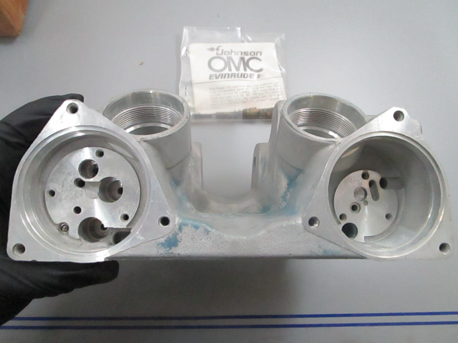 *NEW OEM* 0720 OMC Johnson Evinrude 1982- 1986 Trim Tilt Manifold 391099 0391099