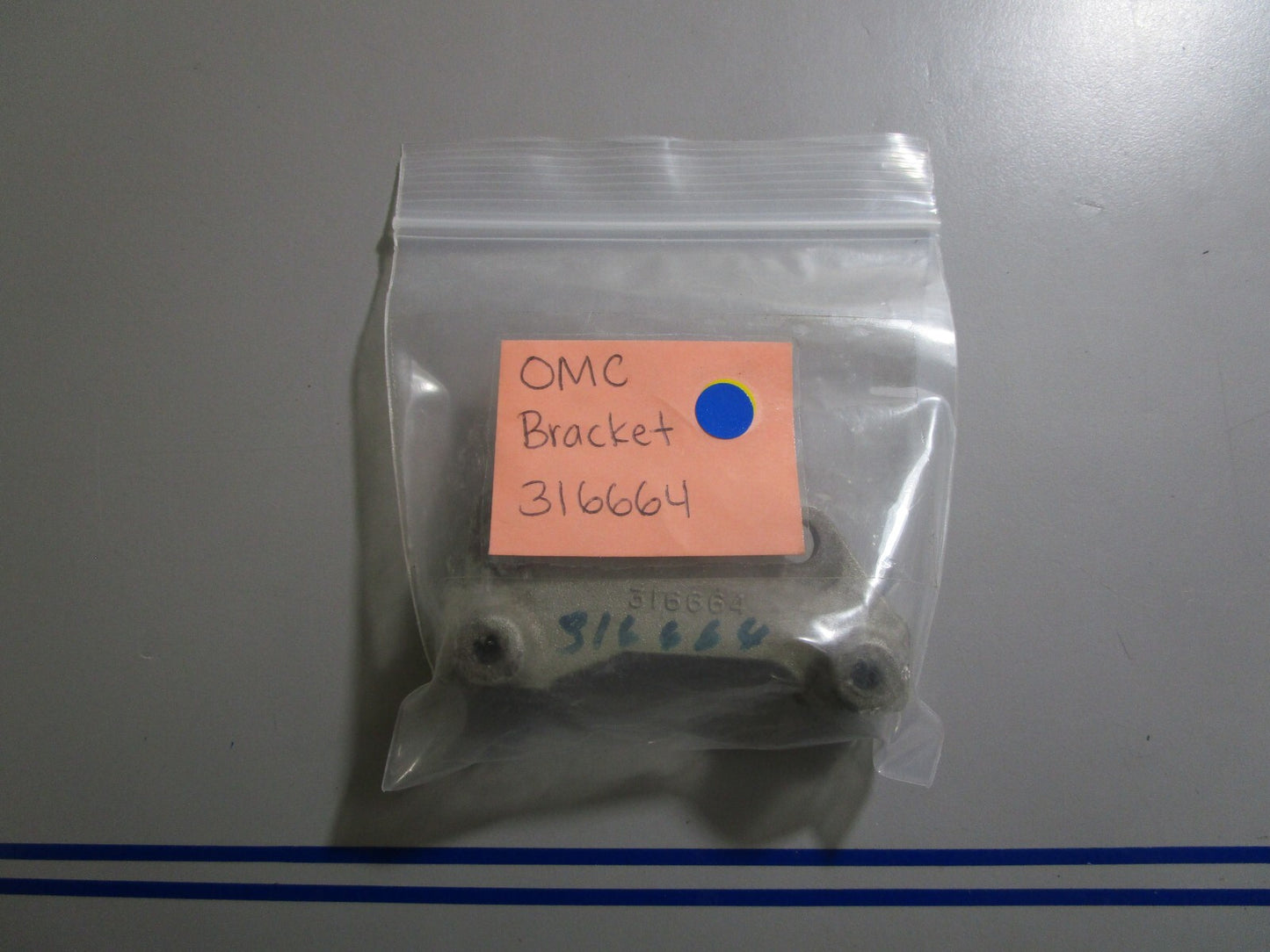 *NEW OEM* 0810 OMC Johnson Evinrude Bracket 316664 0316664