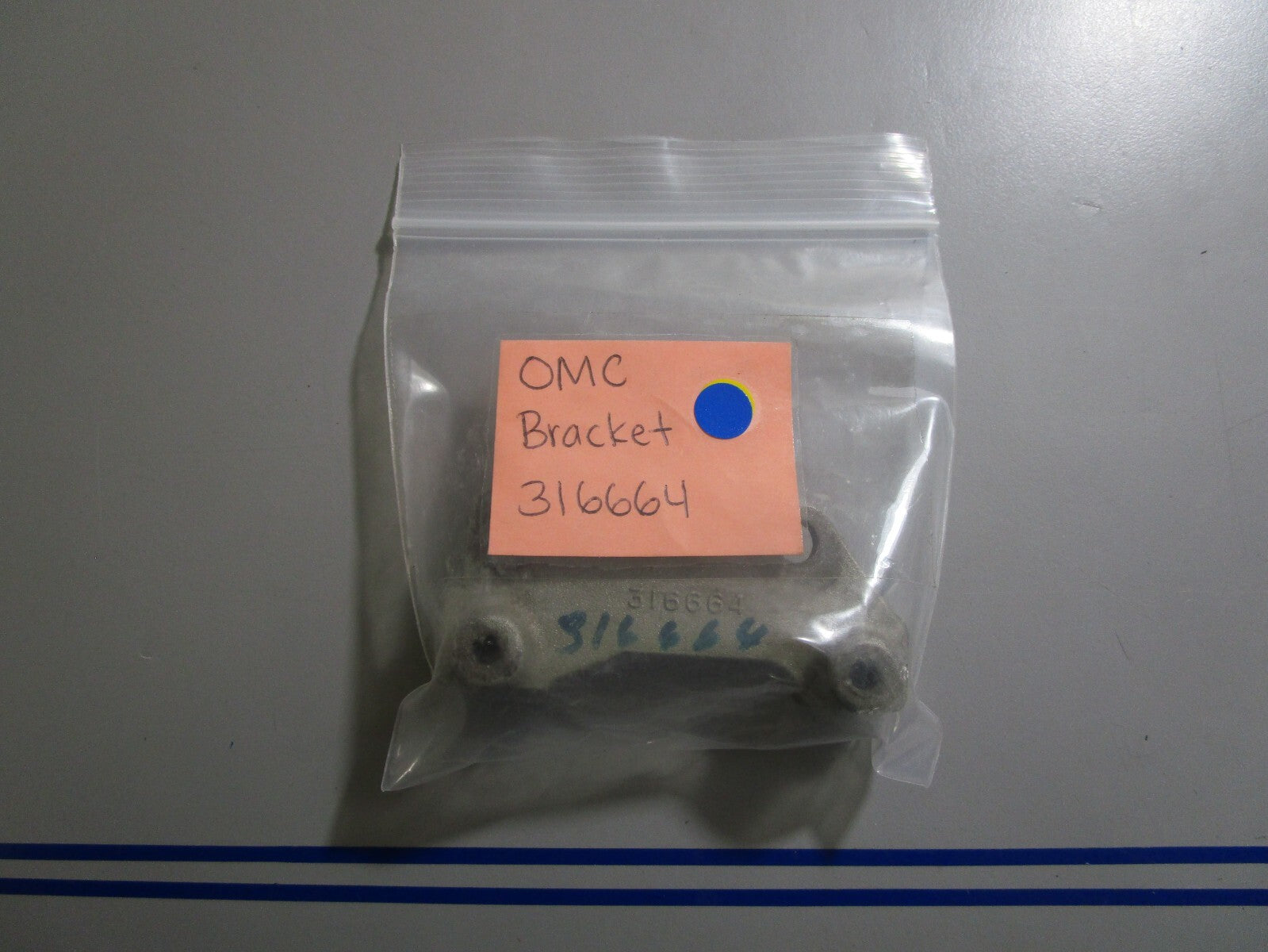 *NEW OEM* 0810 OMC Johnson Evinrude Bracket 316664 0316664