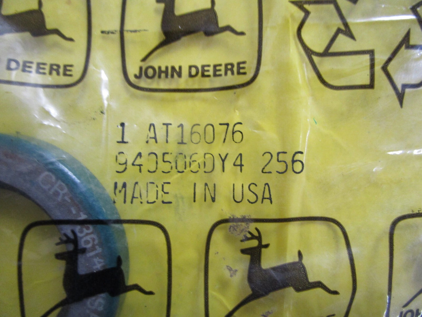 *NEW OEM* 0820 John Deere Seal AT16076