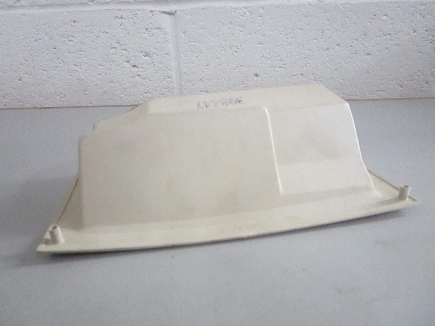 NEW OEM 398447 0398447 912564 0912564 OMC Johnson Evinrude Air Inlet 0820