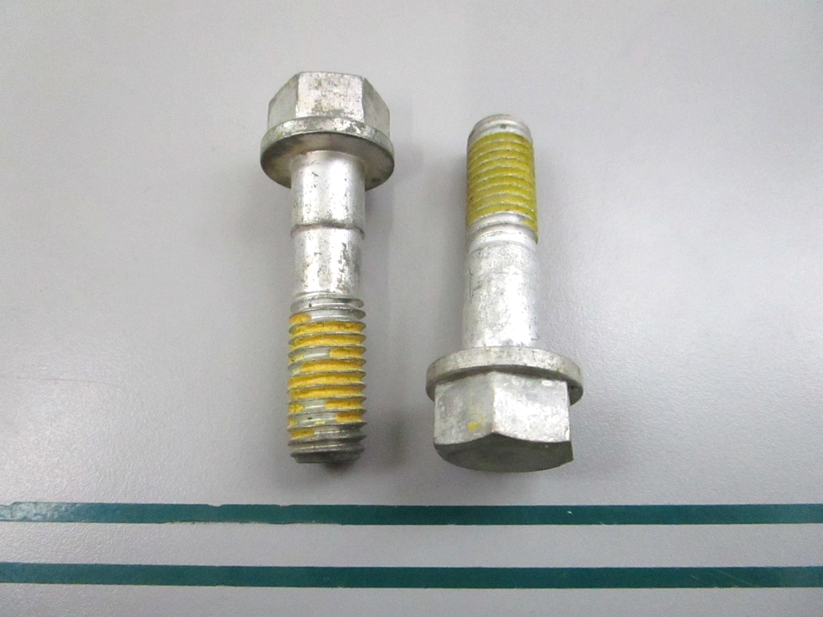 NEW OEM (LOT OF 2) 343024 0343024 OMC Johnson Evinrude Steering Arm Screw 0810