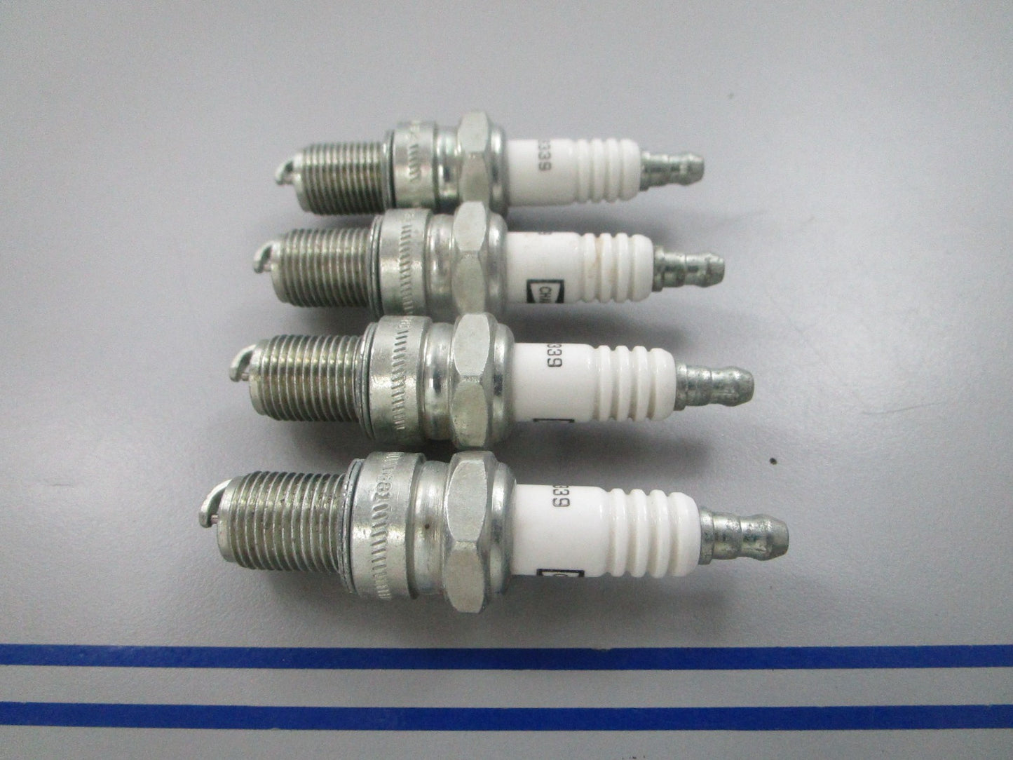 NEW (LOT OF 4) 8339 Champion Spark Plug 0810