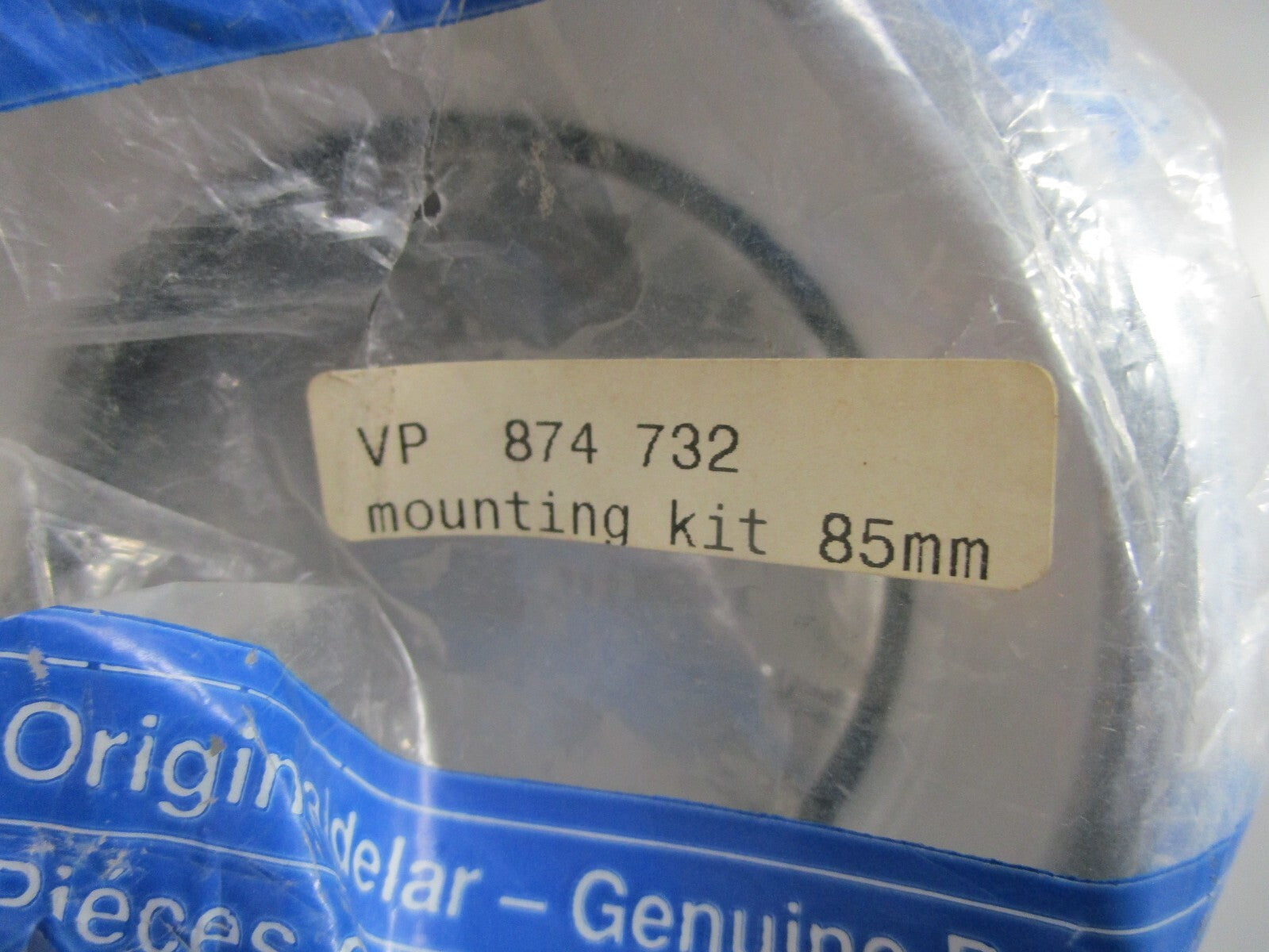 *NEW OEM* 0810 Volvo Penta Mounting Kit 874732