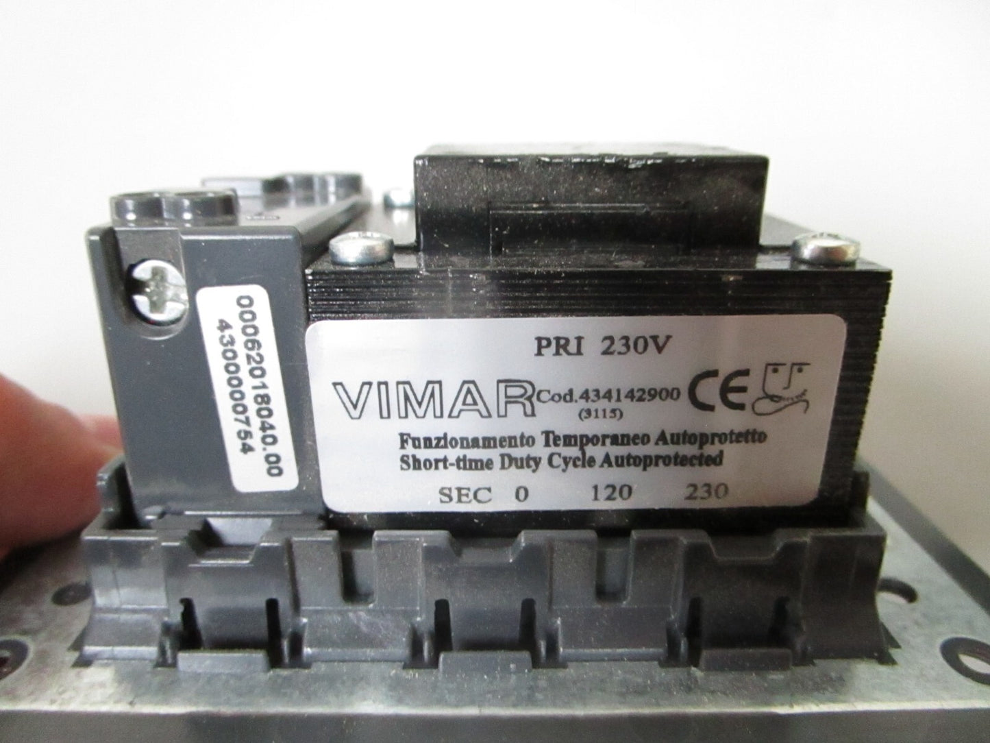 *NEW* 0720 Vimar Eikon PRI 230V Outlet Socket 14290