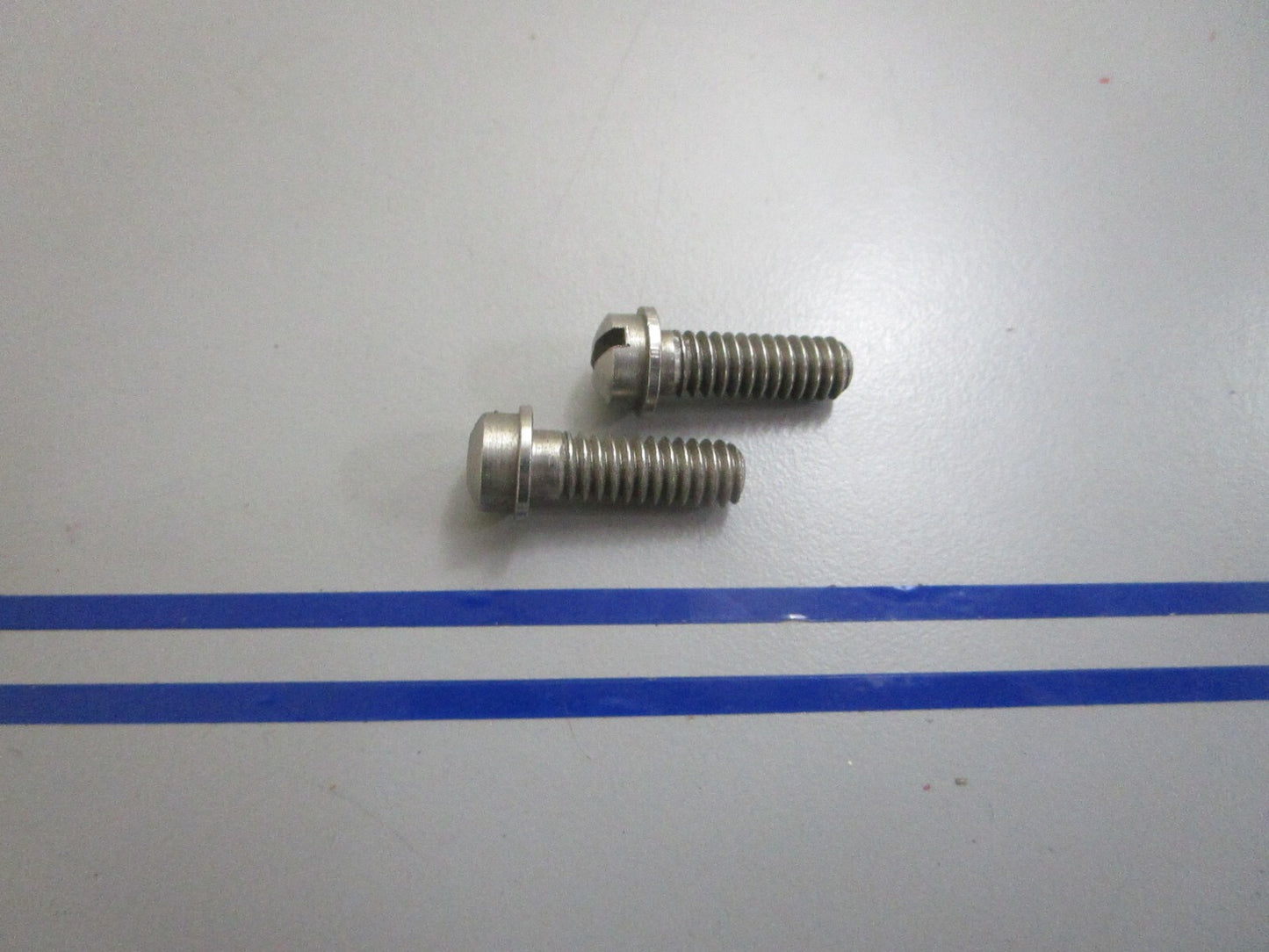 *NEW OEM* (LOT OF 2) 0810 OMC Johnson Evinrude Throttle Screw 304071 0304071