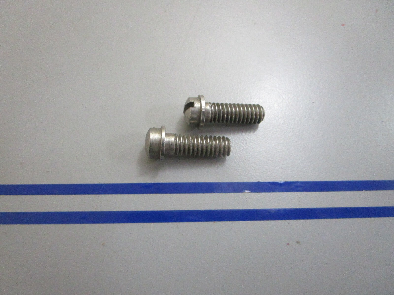 *NEW OEM* (LOT OF 2) 0810 OMC Johnson Evinrude Throttle Screw 304071 0304071