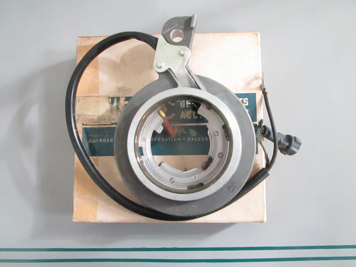 NEW OEM 384548 0384548 OMC Johnson Evinrude Plate Timer Magneto Base 0820