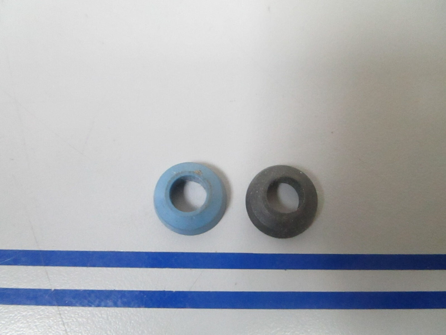 *NEW OEM* (LOT OF 2) 0810 OMC Johnson Evinrude Seal 909606 0909606